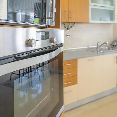 Center Apartment *